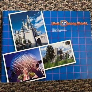 Walt Disney World Pictorial Souvenir Book 1986